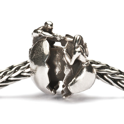 Holding on to love Bead