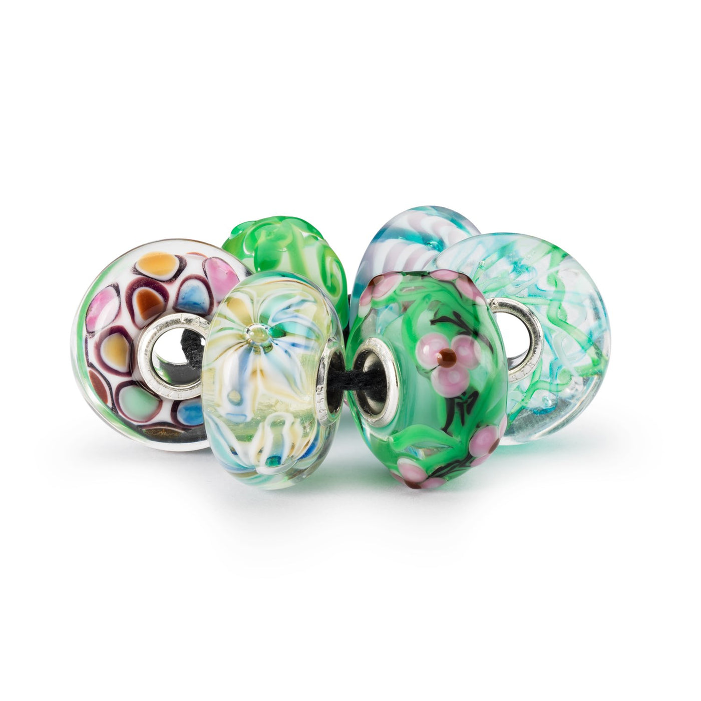 This kit includes: Magic Bean, Siren Song, Ice Castle, Fairy Tale Flower, World of Wonders and Enchanted Rose Garden beads.